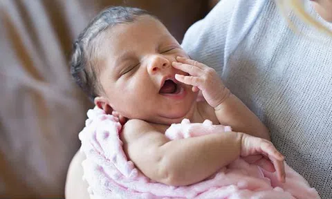 Những kinh nghiệm `sống còn` mẹ sắp sinh phải biết để tránh bị trao nhầm con