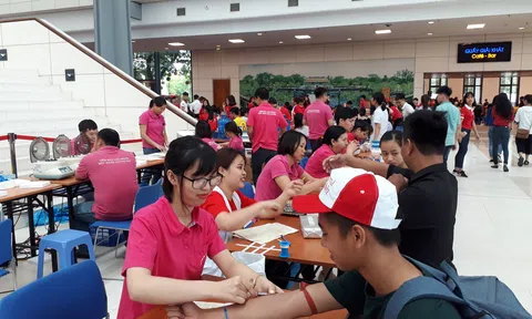 Thanh niên Hà Nội nô nức tham gia hiến máu “Giọt hồng tri ân” lần thứ VIII