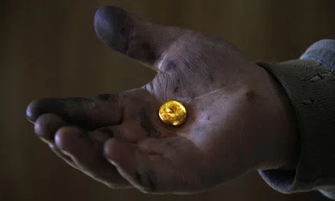 Nhiều chuyên gia cảnh báo thế giới đang dần hết vàng