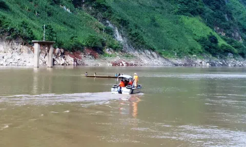 Lật thuyền gỗ ở Lai Châu, 3 người mất tích