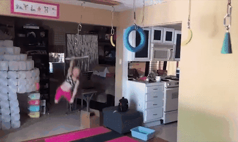 Bố đơn thân tự thiết kế trò chơi cho con gái khiến ai nhìn cũng phải giật mình