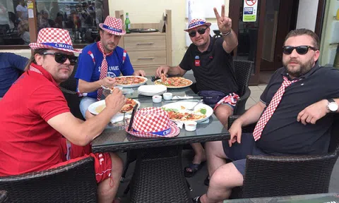 Nga hốt bạc nhờ người hâm mộ chịu chi tiền