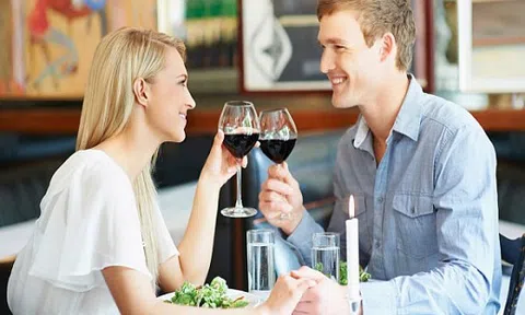 Vì sao đàn ông bị ấn tượng bởi phụ nữ chân dài?