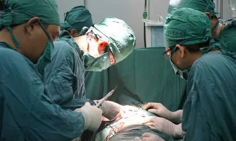 Thương tâm bé 11 tháng nguy kịch sau khi bị mẹ đâm nhiều nhát vào bụng