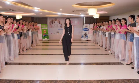 Đỗ Mỹ Linh bất ngờ xuất hiện tại buổi tập catwalk của thí sinh Hoa hậu Việt Nam 2018