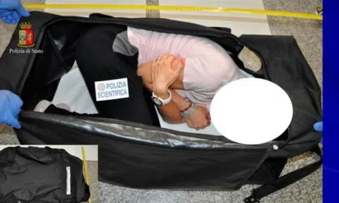 Trên đường bị đem bán, người mẫu trẻ `hớp hồn` luôn kẻ bắt cóc và đem đi tố giác