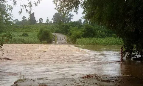 Cơn bão số 3 đang tiến vào đất liền từ Thanh Hóa đến Quảng Bình