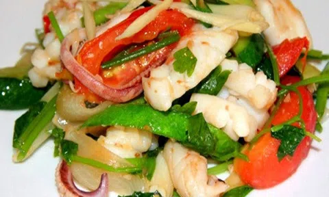 4 bước để xào mực ngon, giòn sần sật mà không ra nước