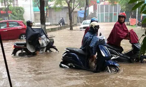 Những nghề bình dân hái ra tiền nhờ... mưa