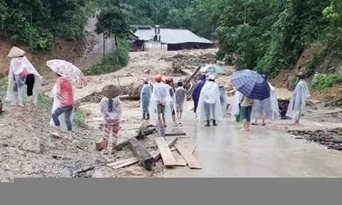 Yên Bái: Cứu cháu bé bị mắc kẹt, Phó bí thư xã bị lũ cuốn tử vong