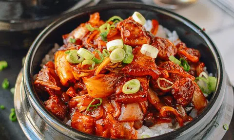 Chỉ cần 10 phút là có ngay món thịt heo xào kim chi thơm ngon, đậm đà