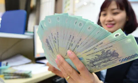 Lợi nhuận tăng, ngân hàng mạnh tay trả lương nhân viên