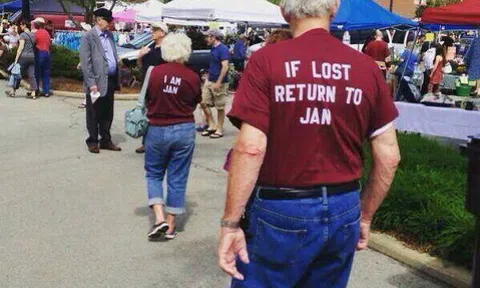 Để ta còn biết nẻo về