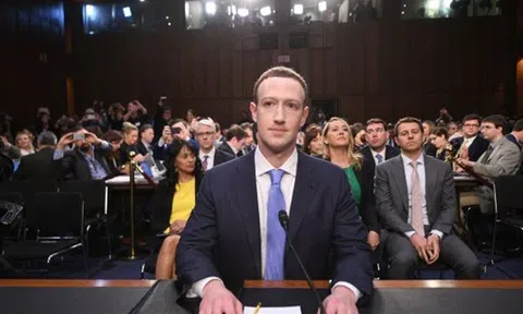 Hai giờ khủng khiếp của Facebook, Mark Zuckerberg đối mặt hiểm nguy