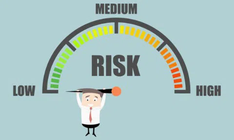 Bạn có dám sang đường với 3 làn xe đang chạy?