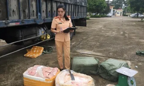 Bắt giữ 2,5 tấn thịt không rõ nguồn gốc bốc mùi hôi thối