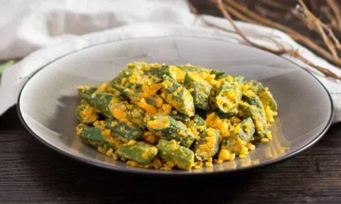 Đậu bắp sốt trứng muối, tưởng không ngon mà ngon không tưởng