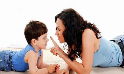 Trước 10 tuổi cha mẹ nhất định phải dạy con 5 nguyên tắc ứng xử này