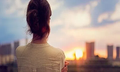 Có những thời điểm, đàn bà nhất định phải cạn tình, dù còn thương đến mấy