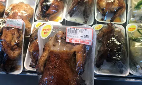 Gà dai không đầu, không nội tạng giá siêu rẻ vào siêu thị