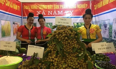 Ngắm các cô gái Thái xinh như hoa hậu trong ngày Hội nhãn Sông Mã