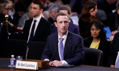 Ông chủ Facebook rơi khỏi Top 5 người giàu nhất thế giới