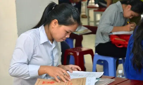 Hồi hộp chờ thí sinh sư phạm