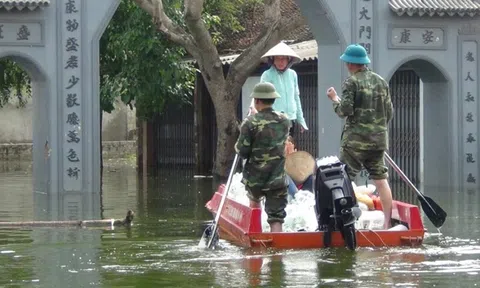 Gần 3.000 ngôi nhà chìm trong biển nước, 5.000 người phải sơ tán