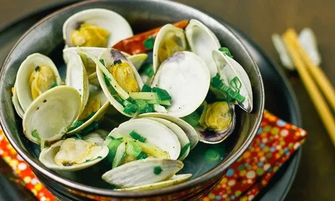 15 phút làm ngao hấp rượu sake kiểu Nhật càng ăn càng ngon