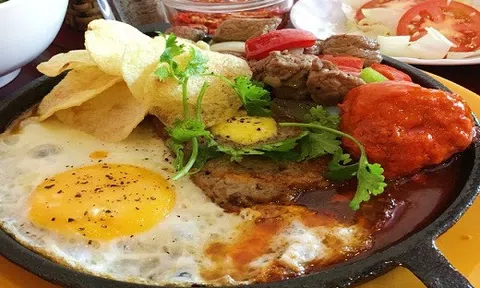 Những quán bánh mì chảo `ngon điên đảo` ở Sài thành