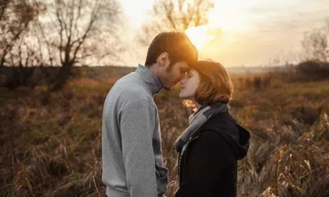 Bí quyết để chàng kém tuổi luôn yêu mình say đắm không thể rời xa