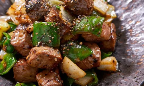 Đổi vị với món thịt bò xào tiêu đen ngon ngất ngây