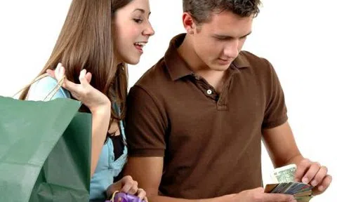 Vợ chồng chung tiền, điều gì sẽ xảy ra?