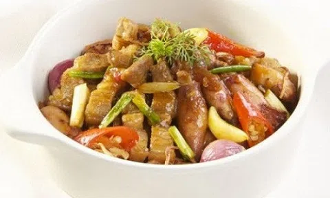 Cách làm món mực muối rim thịt ba chỉ độc đáo