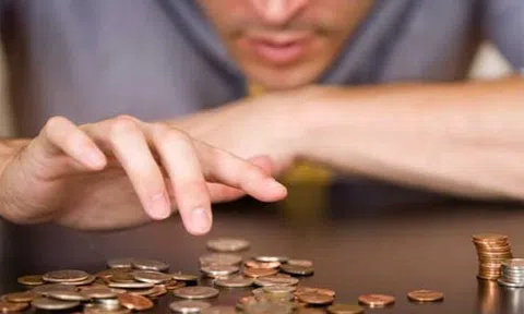 Đây là tướng đàn ông ki bo, toan tính từng hào chị em nên tránh xa