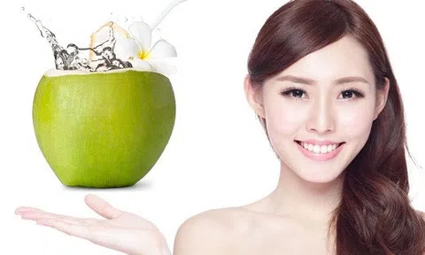 5 công thức mặt nạ từ nước dừa cho làn da trắng mịn như trứng gà bóc