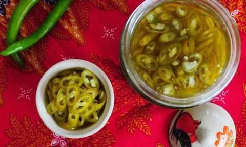 Mách bạn cách ngâm ớt xanh giòn ngon