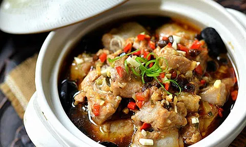 Cuối tuần mẹ vào bếp làm sườn hấp mộc nhĩ ngon mê ly đãi cả nhà