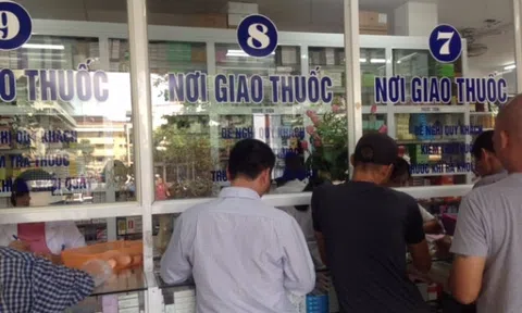 Thuốc kháng sinh mua ở Việt Nam dễ như mua rau