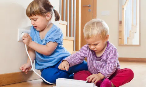 Dạy con cách phòng tránh những nguy hiểm khi phải ở nhà một mình