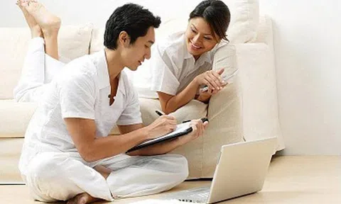 Vợ chồng \'tiền ai nấy giữ\' lợi hay hại?