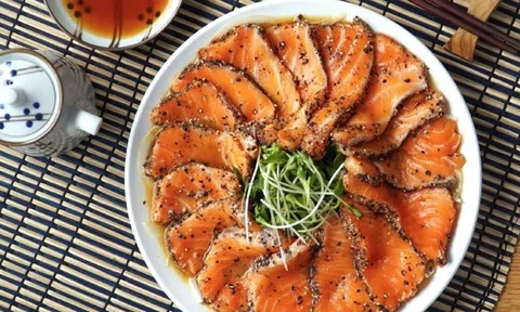 Đổi vị cho cả nhà với món cá hồi nướng tiêu đen ngon miễn chê