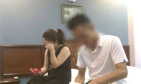 Cảnh sát giao thông vào nhà nghỉ với vợ người khác bị cảnh cáo, chuyển công tác