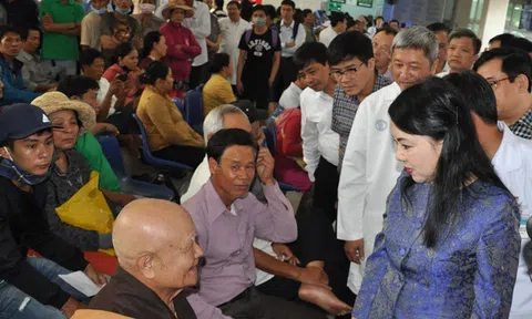Bệnh nhân \'méc\' với Bộ trưởng Y tế vì tuyến dưới chẩn đoán không đúng