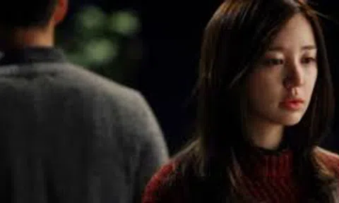 Phụ nữ thông minh không đổ lỗi cho `ván bài đen đỏ`