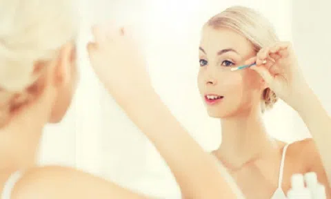 8 mẹo làm đẹp toàn diện từ cây tăm bông `nhỏ nhưng có võ` 