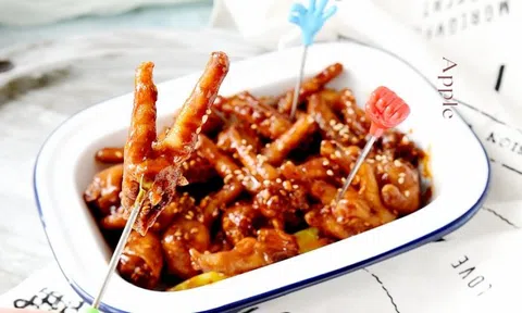 Học ngay cách làm chân gà sốt cay - món ăn vặt khiến ai cũng mê