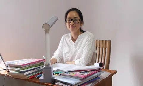 Hành trình trở thành thủ khoa Đại học Kinh tế Đà Nẵng của cô bé mồ côi cha