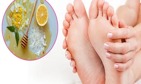 Đánh bay mùi hôi chân khó chịu ngày mưa bão chỉ nhờ chanh mật ong