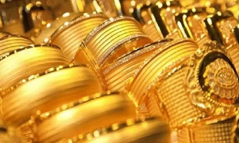 Giá vàng hôm nay 17/8: Bán tháo không dừng, vàng xuyên thủng đáy